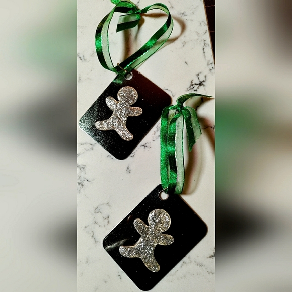 HAPPY HOLIDAYS New (Set of 2) Handcrafted Ornaments/Bag Tags/Keychains! G.B. Man - Picture 1 of 7